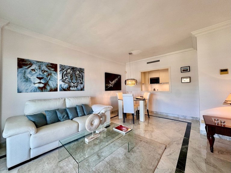 Apartment for Sale in Puerto Banús, Malaga 5