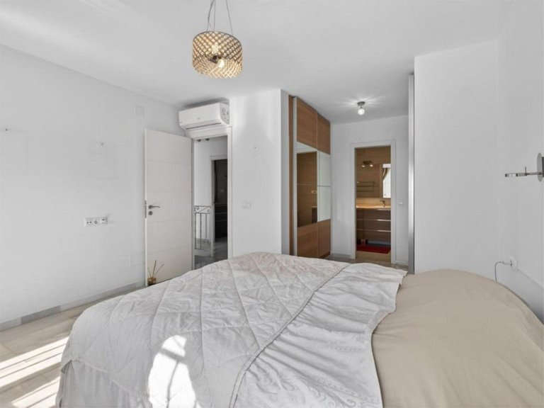 Villa for Sale in Calahonda, Malaga 11