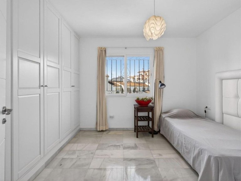 Villa for Sale in Calahonda, Malaga 16