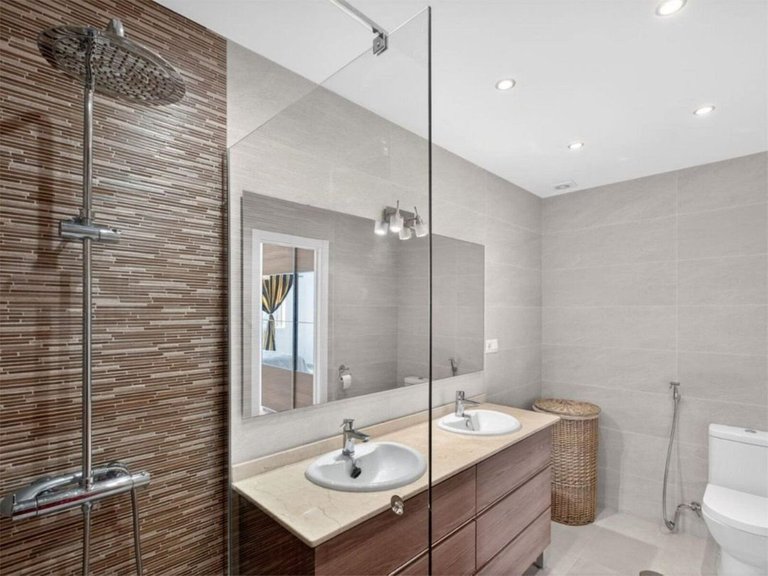Villa for Sale in Calahonda, Malaga 17