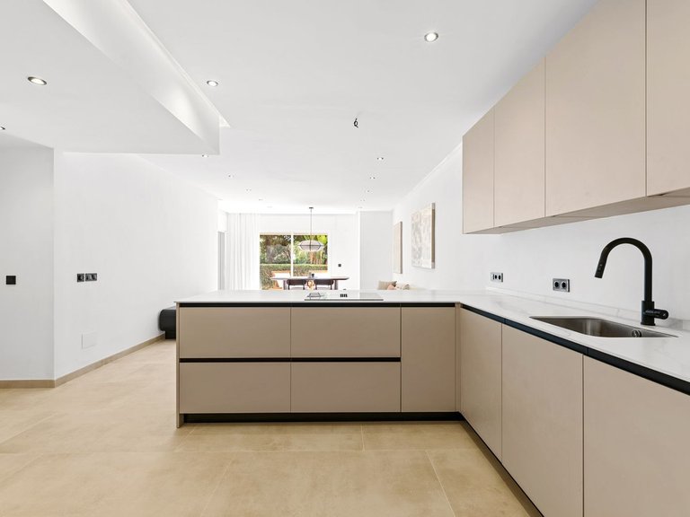 Apartment for Sale in Nueva Andalucía, Malaga 11
