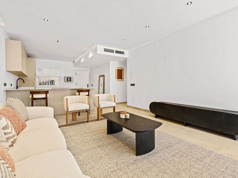 Apartment for Sale in Nueva Andalucía, Malaga 15