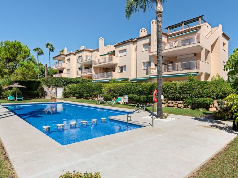 Apartment for Sale in Nueva Andalucía, Malaga 16