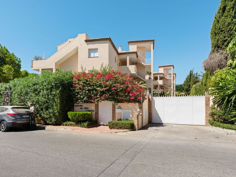 Apartment for Sale in Nueva Andalucía, Malaga 2