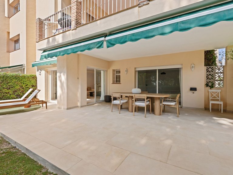 Apartment for Sale in Nueva Andalucía, Malaga 20