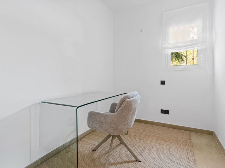 Apartment for Sale in Nueva Andalucía, Malaga 31