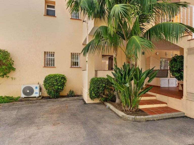 Apartment for Sale in Nueva Andalucía, Malaga 35