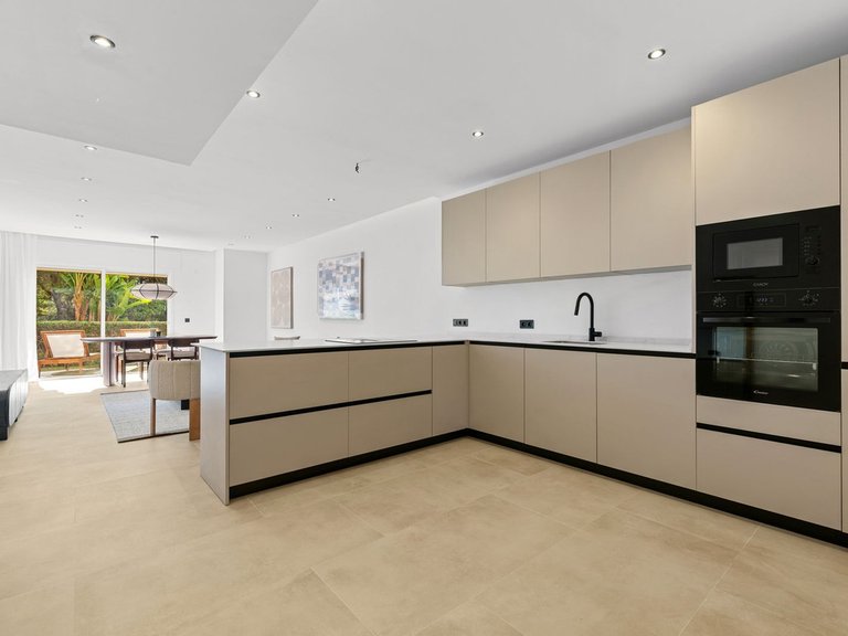 Apartment for Sale in Nueva Andalucía, Malaga 8