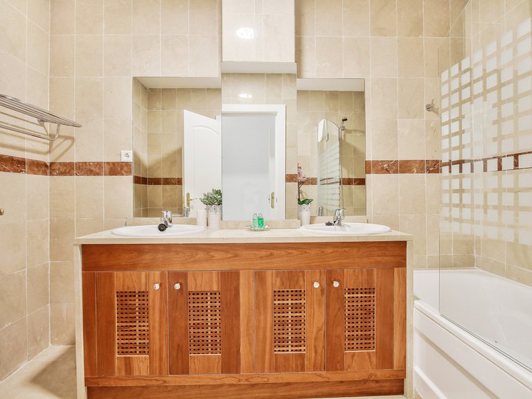 Villa for Sale in Lauro Golf, Malaga 20