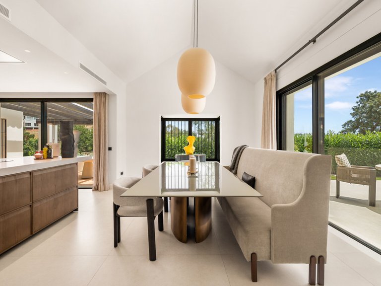 Villa for Sale in The Golden Mile, Malaga 11