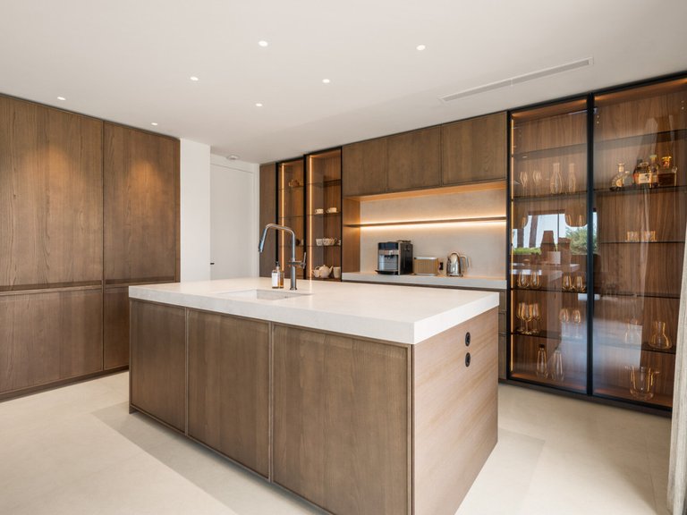 Villa for Sale in The Golden Mile, Malaga 13