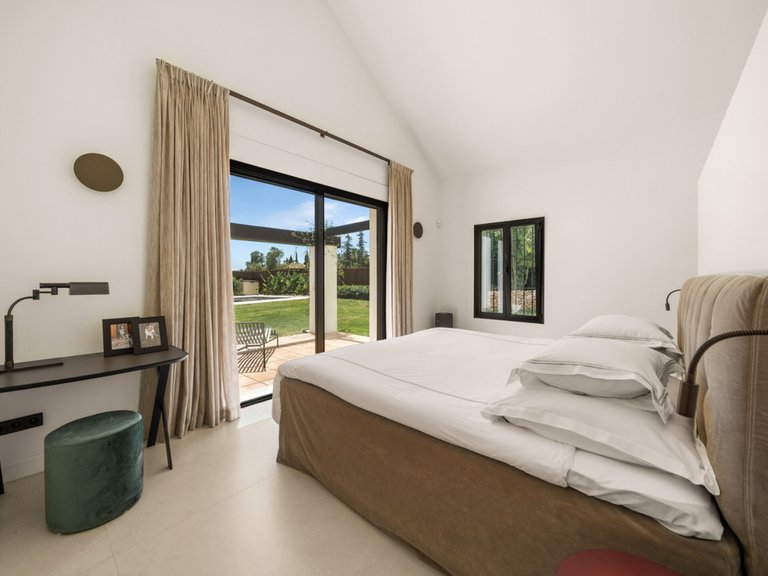 Villa for Sale in The Golden Mile, Malaga 14
