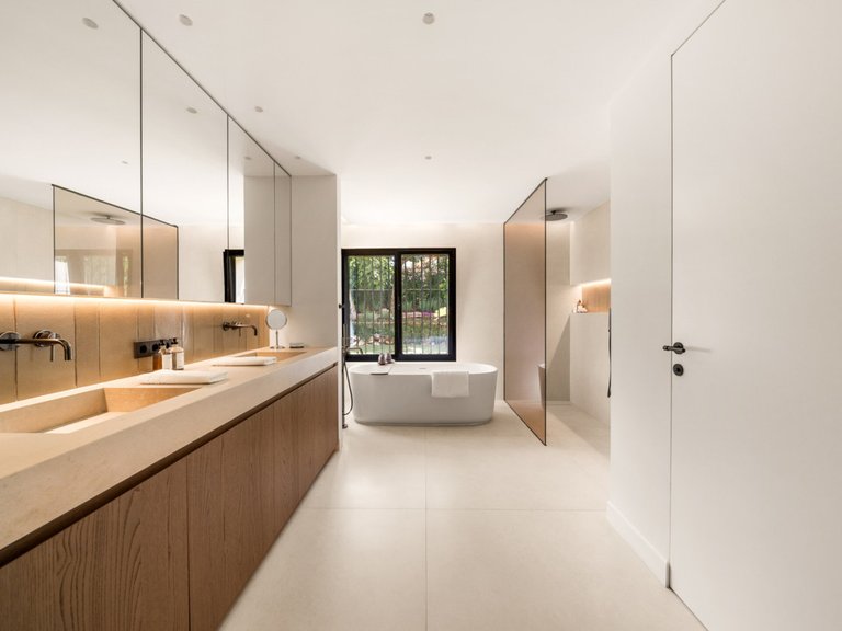 Villa for Sale in The Golden Mile, Malaga 16
