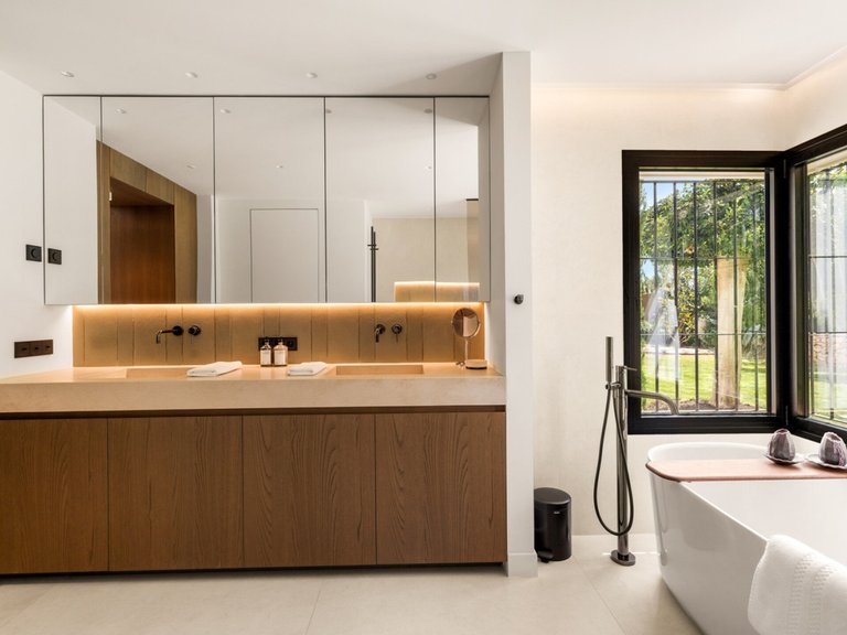 Villa for Sale in The Golden Mile, Malaga 17