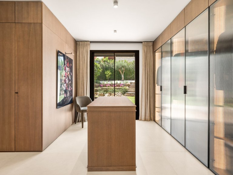 Villa for Sale in The Golden Mile, Malaga 19