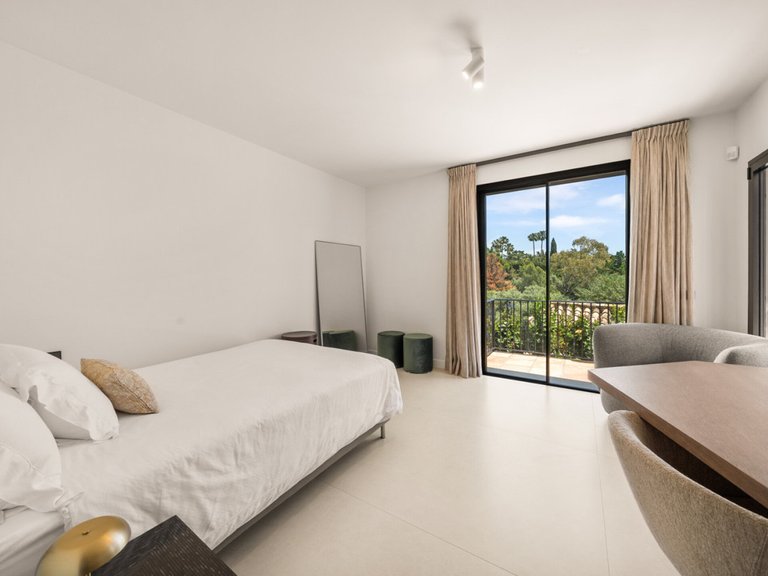 Villa for Sale in The Golden Mile, Malaga 20