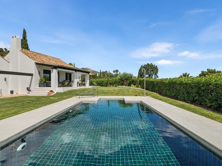 Villa for Sale in The Golden Mile, Malaga 3