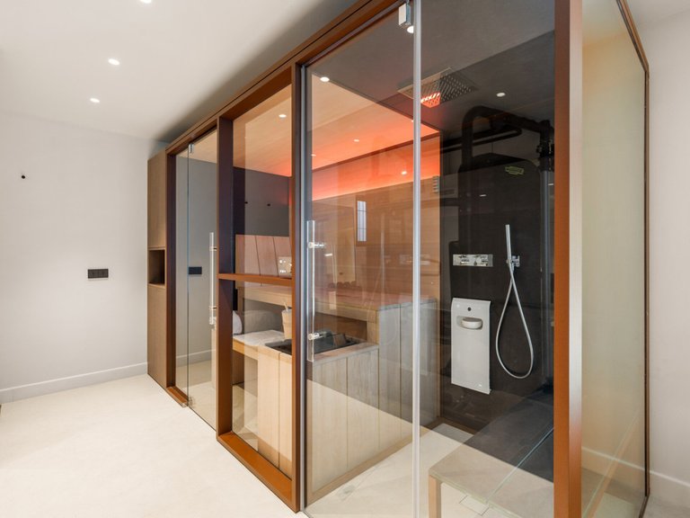 Villa for Sale in The Golden Mile, Malaga 30