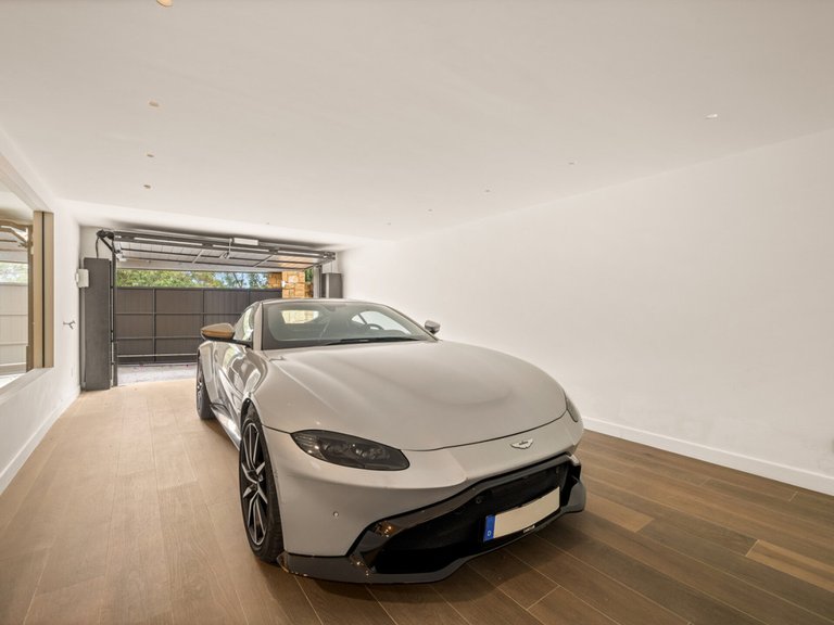 Villa for Sale in The Golden Mile, Malaga 32