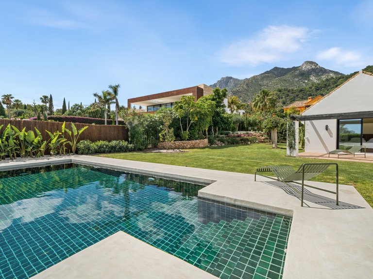 Villa for Sale in The Golden Mile, Malaga 35