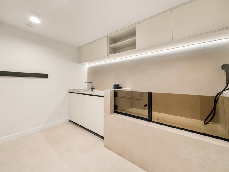 Villa for Sale in The Golden Mile, Malaga 38