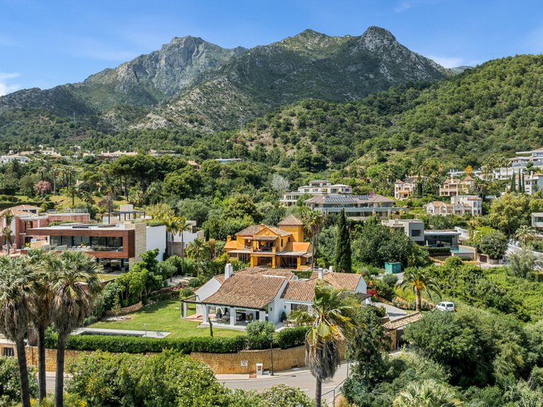Villa for Sale in The Golden Mile, Malaga 39