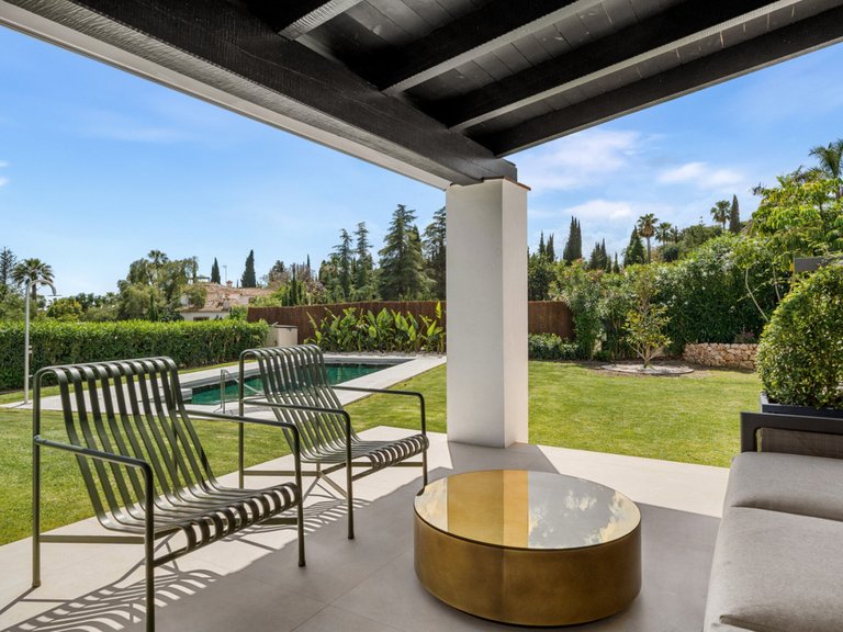 Villa for Sale in The Golden Mile, Malaga 4