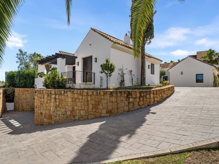 Villa for Sale in The Golden Mile, Malaga 40