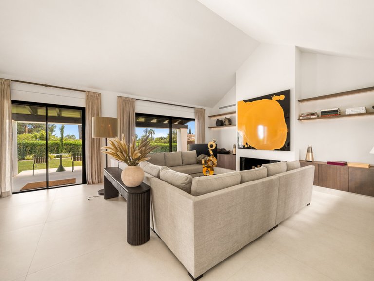 Villa for Sale in The Golden Mile, Malaga 6