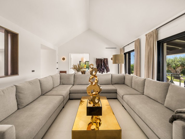 Villa for Sale in The Golden Mile, Malaga 8