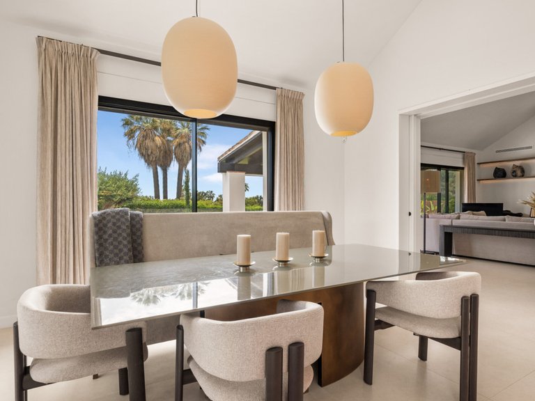 Villa for Sale in The Golden Mile, Malaga 9