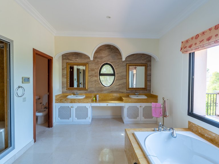 Villa for Sale in Benahavís, Malaga 19