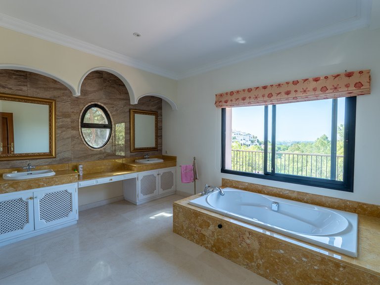 Villa for Sale in Benahavís, Malaga 20