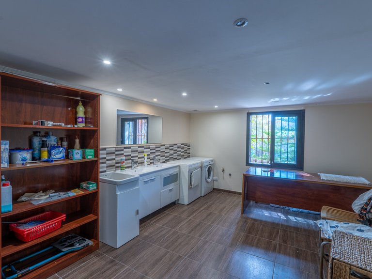 Villa for Sale in Benahavís, Malaga 38