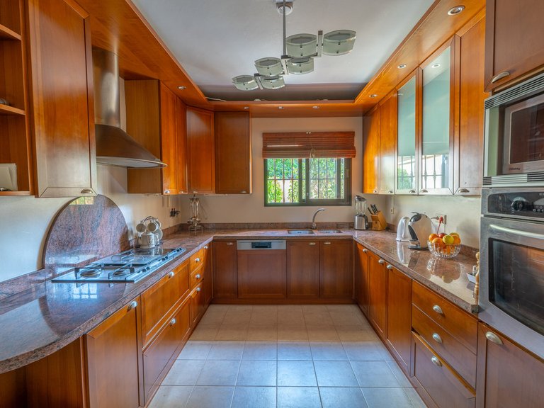 Villa for Sale in Benahavís, Malaga 8