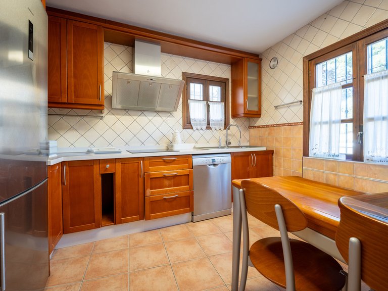 Villa for Sale in The Golden Mile, Malaga 10