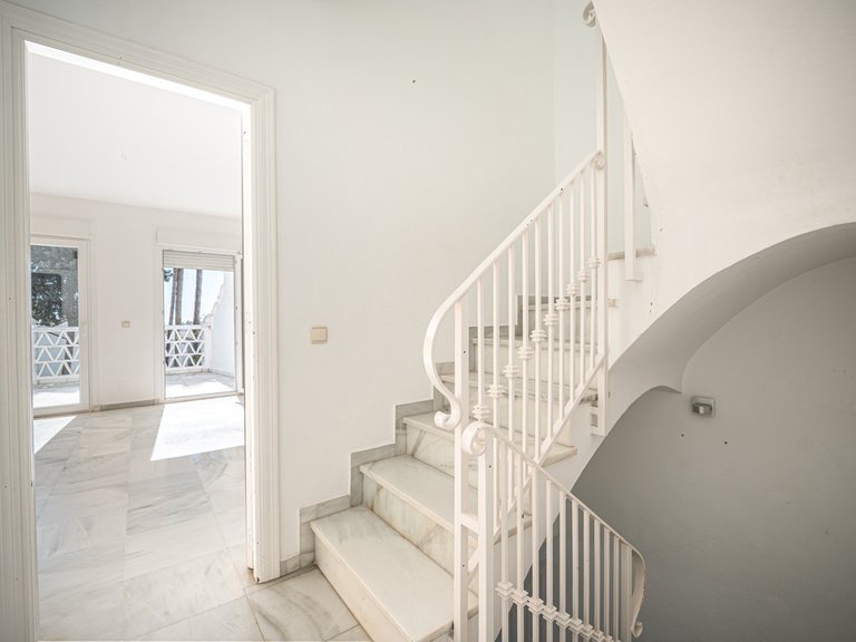 Villa for Sale in The Golden Mile, Malaga 11