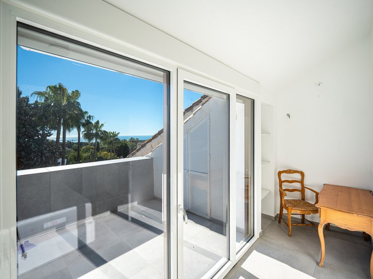 Villa for Sale in The Golden Mile, Malaga 12