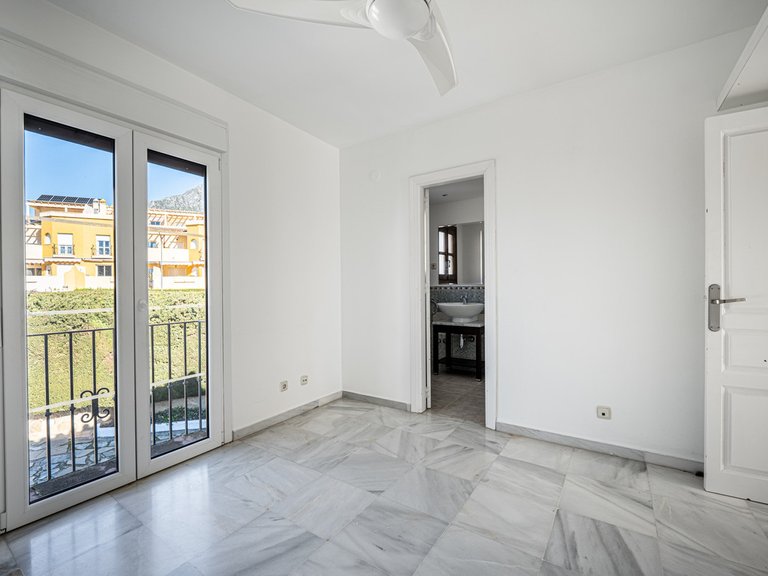 Villa for Sale in The Golden Mile, Malaga 13