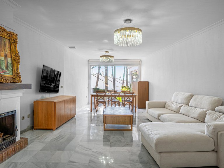 Villa for Sale in The Golden Mile, Malaga 2