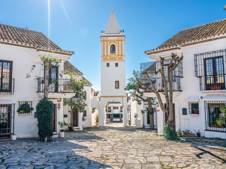 Villa for Sale in The Golden Mile, Malaga 24