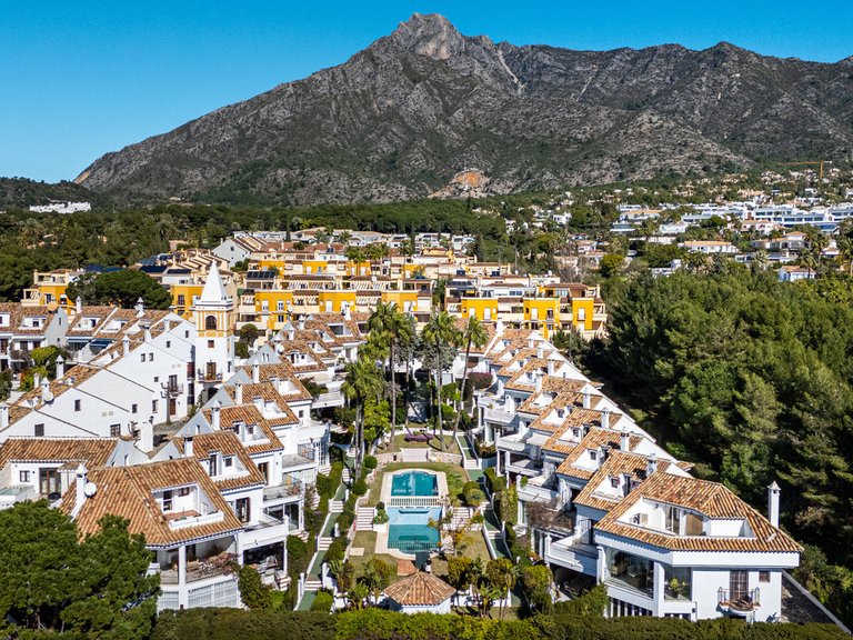 Villa for Sale in The Golden Mile, Malaga 27