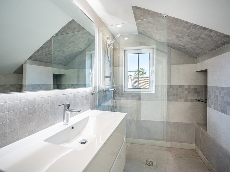 Villa for Sale in The Golden Mile, Malaga 5