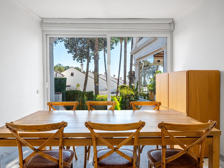 Villa for Sale in The Golden Mile, Malaga 9