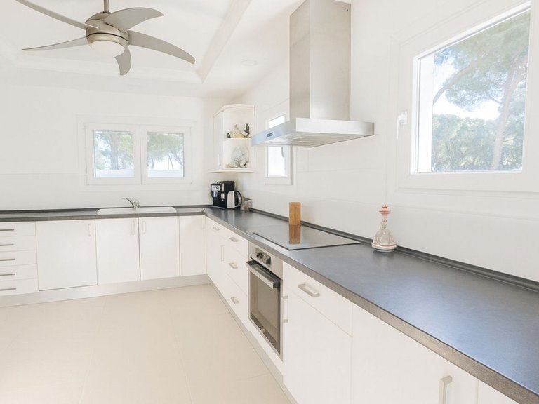 Villa for Sale in El Rosario, Malaga 15