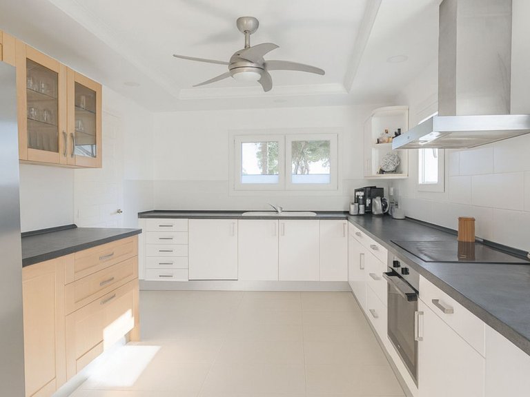 Villa for Sale in El Rosario, Malaga 16