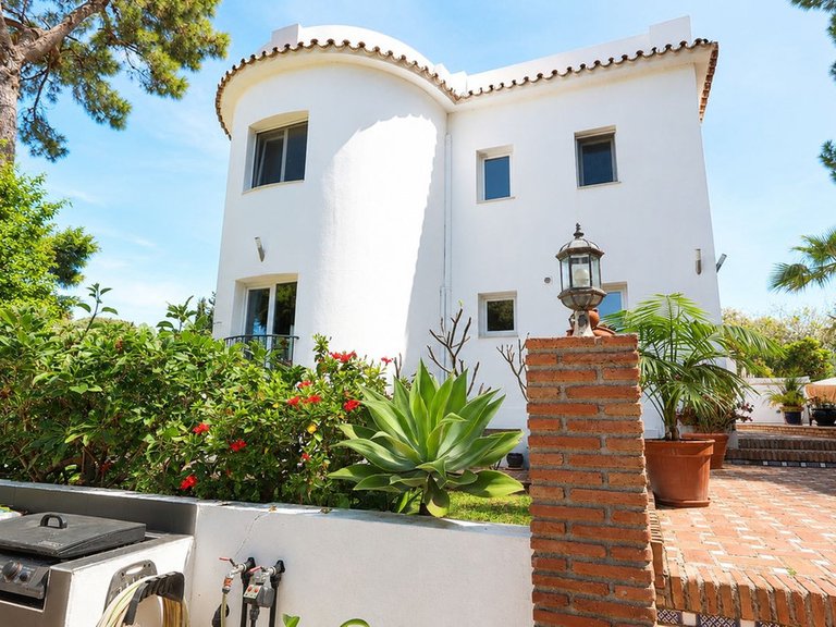 Villa for Sale in El Rosario, Malaga 18