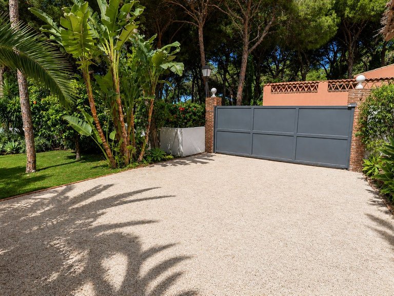 Villa for Sale in El Rosario, Malaga 3