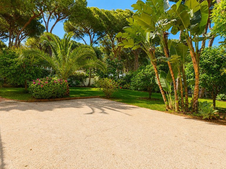 Villa for Sale in El Rosario, Malaga 4