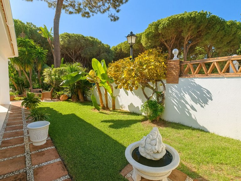 Villa for Sale in El Rosario, Malaga 6